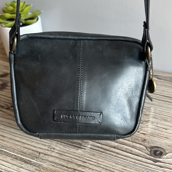 Lucky Brand Yucca Leather Fanny Pack In black - Picture 8 of 11